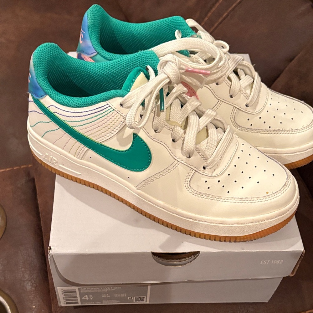 Nike Air Force 1 Low - Cream and Teal